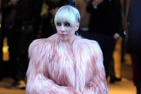 Zuletzt sorgte Lady Gaga mit ihrer XXL-Jacke aus Ziegenfell für Schlagzeilen. Doch damit toppt sie lange nicht ihre diversen...