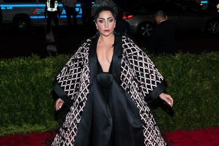 Bei der 'China: Through The Looking Glass' Costume Institute Gala passte sich Lady Gaga dem Thema an. Doch statt eines dezen...