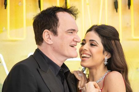 Quentin Tarantino und seine Ehefrau Daniella Pick (35) werden zum ersten Mal Eltern. Das hat der 56 Jahre alte Filmemacher j... Quentin Tarantino und seine Ehefrau Daniella Pick (35) werden zum ersten Mal Eltern. Das hat der 56 Jahre alte Filmemacher j...
