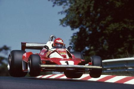 Vor seinen deutschen Fans auf der Nordschleife zeigte Lauda erneut seinen spektakulären Fahrstil.