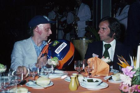 Schwer gezeichnet präsentierte sich der Österreicher 1977 beim Saisonauftakt in Argentinien. Hier beim Abendessen mit Emerso...