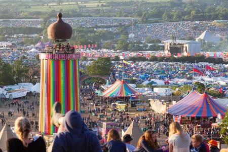 Das Glastonbury Festival hat sich im vergangenen Jahr eine Auszeit genommen. Dieses Jahr steigt aber wieder eine der größten... Das Glastonbury Festival hat sich im vergangenen Jahr eine Auszeit genommen. Dieses Jahr steigt aber wieder eine der größten...