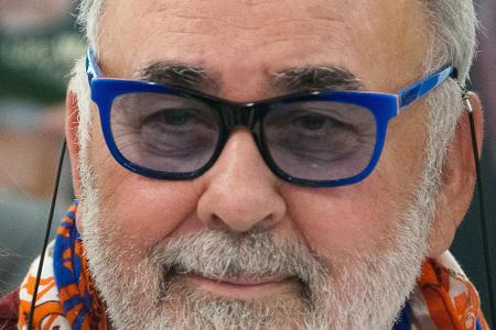 Der Star-Friseur Udo Walz (74) hingegen traute sich offensichtlich nicht, dort zu nächtigen. Er kam nur hinein, um den Bewoh...
