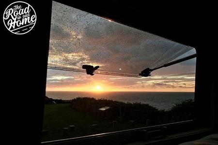 The road is our home Fenster