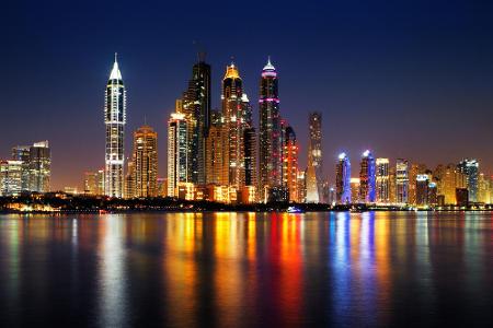 In Dubai sind der Fantasie der Baumeister kaum Grenzen gesetzt - die Ölmilliarden machen es möglich. Auffallen um jeden Prei... In Dubai sind der Fantasie der Baumeister kaum Grenzen gesetzt - die Ölmilliarden machen es möglich. Auffallen um jeden Prei...