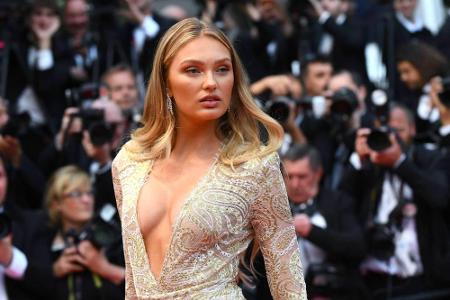 Viele konnten ihre Blicke unterdessen allerdings nicht von Model Romee Strijd abwenden, die mit einem extra tiefen Ausschnit...