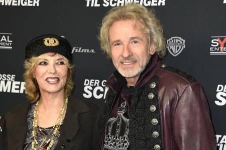 Warum das Paar nun nach über 40 Jahren getrennte Wege geht, darüber hüllt sich sowohl Thommy als auch Thea in Schweigen.