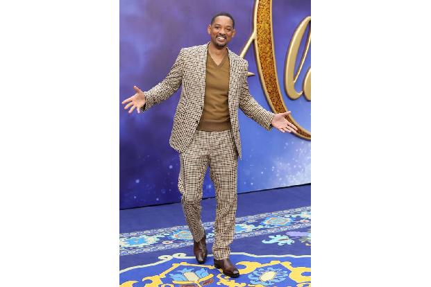 …Will Smith der coolste. Als Dschinni sorgt er im Film für jede Menge Zauber, auf dem Red Carpet ließ er seinen Charme spiel...