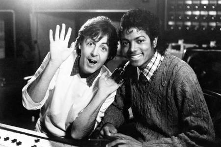 Über viele Jahre hinweg gibt es in der Showbizwelt keinen größeren Star als Michael Jackson - da kann sogar Beatles-Legende ...