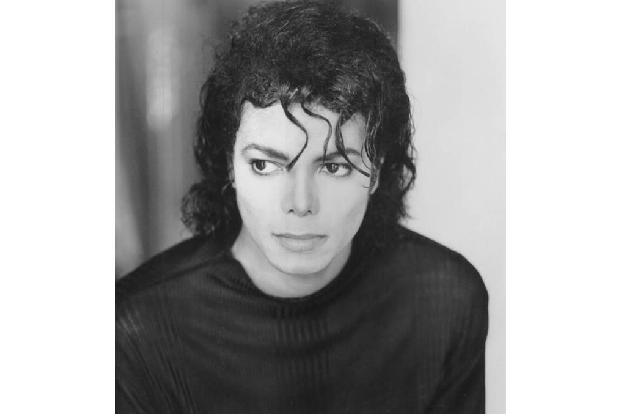 Am 25. Juni 2009 um 14:26 Uhr Ortszeit starb Michael Jackson in seiner Mietswohnung in Holmby Hill, Los Angeles an einer Übe...