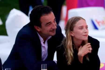 ...Mary-Kate Olsen und Olivier Sarkozy ein Ehepaar. Die Zeremonie wurde unter Ausschluss der Öffentlichkeit in einem Privath...