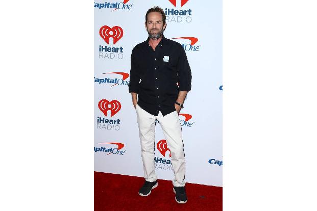 In der letzten Woche wurde Schauspieler Luke Perry mit Verdacht auf Schlaganfall in eine Klinik eingeliefert. Hoffnungen, da... In der letzten Woche wurde Schauspieler Luke Perry mit Verdacht auf Schlaganfall in eine Klinik eingeliefert. Hoffnungen, da...