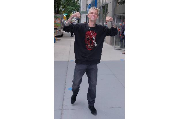 ...Ex-Kinderstar Aaron Carter für eine Welle auf Twitter: Der jüngere Bruder von Backstreet Boy Nick Carter outete sich im S...