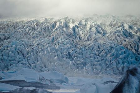 Am Mýrdalsjökull-Gletscher wiederum kommen die Männer der Nachtwache auf dem Weg zur Faust der Ersten Menschen vorbei.