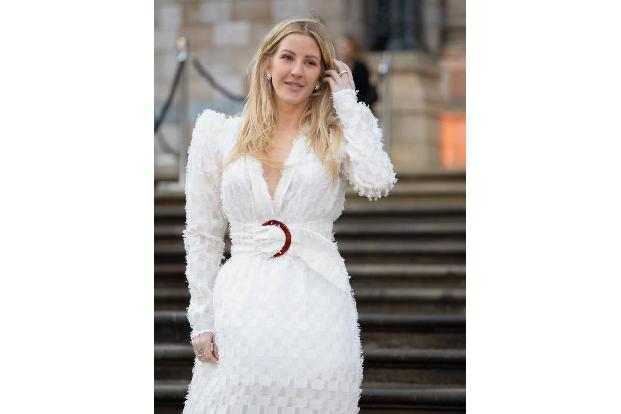 Ellie Goulding wandte sich über Twitter an die Bewohner von Paris. Dort schrieb sie, dass ihr Herz vom Brand gebrochen wurde...