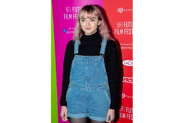 Maisie Williams unterbrach gar ihre Geburtstagsfeierlichkeiten am 15. April, um ein paar Worte an Paris zu schicken. Auf Twi...