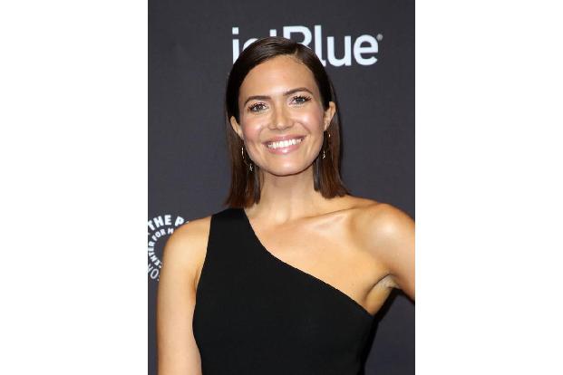 Sängerin Mandy Moore erklärte via Twitter, dass ihr Herz gebrochen sei.