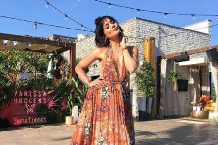 Vanessa Hudgens im sommerlichen, bunt gemusterten Maxi-Kleid - das perfekte Festival-Outfit!