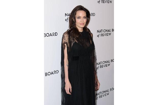 ...bei ihrer Erz-Rivalin Angelina Jolie zeichnen sich Parallelen ab. Bei der Sechsfach-Mama ist es allerdings nicht ihre Mut...