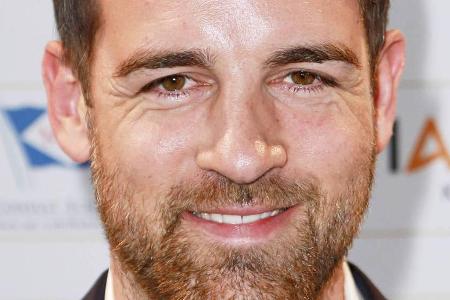 Wer schön sein will, muss leiden - so scheint es nicht nur Christoph Metzelder (35) zu sehen. Der ehemalige deutsche Fußball... Wer schön sein will, muss leiden - so scheint es nicht nur Christoph Metzelder (35) zu sehen. Der ehemalige deutsche Fußball...