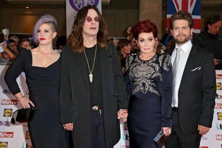 …im Dezember 2003, den Ozzy im Wald seines Anwesens in England hatte, überschattete die Weihnachtsfeiertage. In der Klinik w...