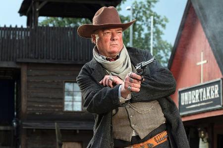 Heinz Knapps (Peter Kurth) beim Duell in der Westernstadt