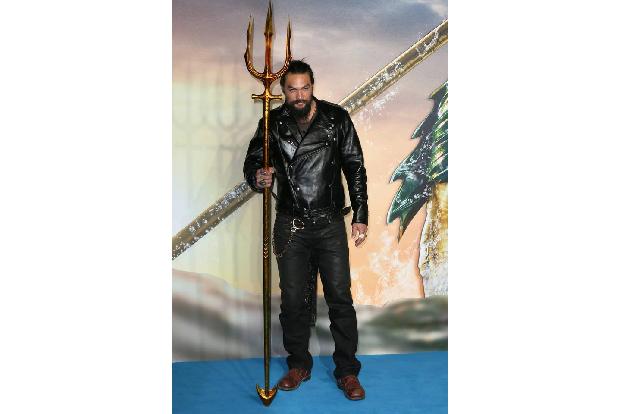 Jason Momoa alias Aquaman macht seinem Leinwandcharakter alle Ehre. Als gebürtiger Herrscher der Meere trat der Schauspieler... Jason Momoa alias Aquaman macht seinem Leinwandcharakter alle Ehre. Als gebürtiger Herrscher der Meere trat der Schauspieler...