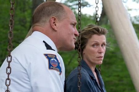 Auf Polizeichef Willoughby (Woody Harrelson) hat es Mildred (Frances McDormand) mit ihrer Aktion abgesehen