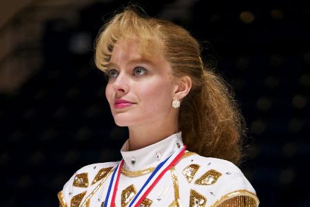 Als erste Amerikanerin vollzieht Tonya Harding (Margot Robbie) gleich zwei sogenannte Dreifach-Axel - der anspruchsvollste S...