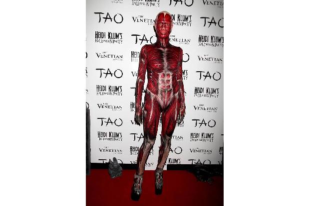 ...war auch dieser Auftritt der gebürtigen Bergisch Gladbacherin 2011 bei einer Halloween-Party des Nachtclubs Tao in Las Ve...