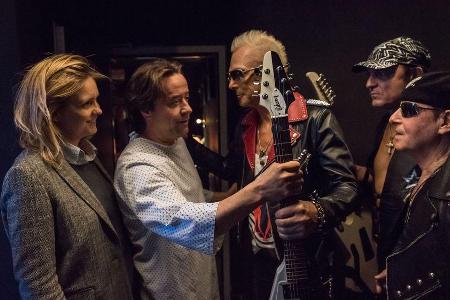 Steffi (Laura Tonke) und Rainer (Jan Josef Liefers) mit den Scorpions
