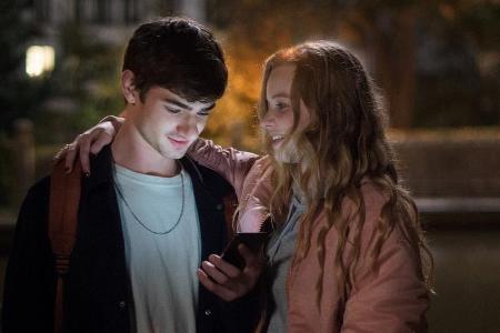 Gibt es für Roxy (Luna Wedler) und Cyril (Aaron Hilmer) ein Happy End?