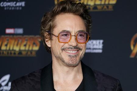 Ein Gläschen auf einer Party gehört ja in Hollywood eigentlich immer dazu. Doch Stars wie Robert Downey Jr. machen dabei nic... Ein Gläschen auf einer Party gehört ja in Hollywood eigentlich immer dazu. Doch Stars wie Robert Downey Jr. machen dabei nic...