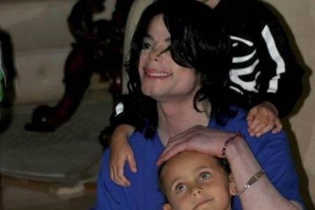 Mit Krankenschwester Debbie Rowe hatte Jackson zwei Kinder: Paris (20) und Michael Joseph (21). Nach der Scheidung kämpfte e...