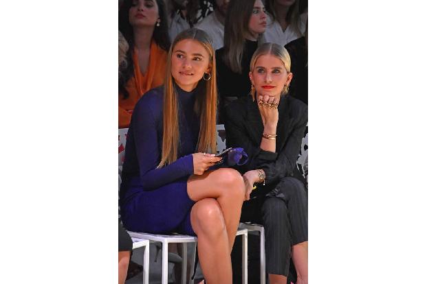 ...Front-Row macht die Fashionista eine gute Figur. Ähnlich wie ihre gute Freundin, die Influencerin Caro Daur, konnte sich ...