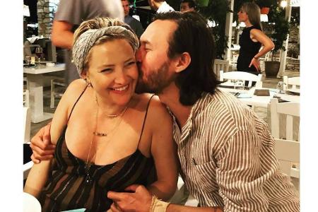 Und auch sie haben Grund zum Knutschen. Kate Hudson (39) und Musiker-Freund Danny Fujikawa (33) erwarten ebenfalls Nachwuchs... Und auch sie haben Grund zum Knutschen. Kate Hudson (39) und Musiker-Freund Danny Fujikawa (33) erwarten ebenfalls Nachwuchs...