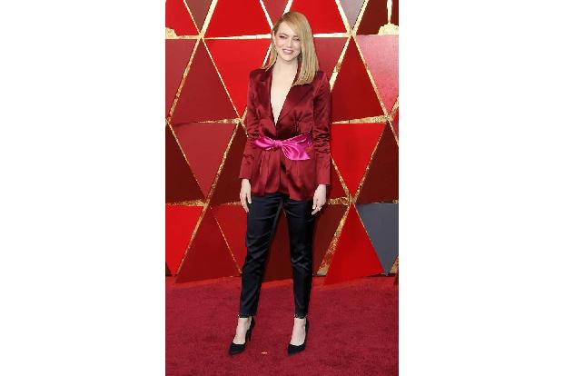 ...war Schauspielerin Emma Stone. Nicht wegen ihres gewinnenden Lächelns, sondern weil sie gepflegt auf die Kleiderordnung p...