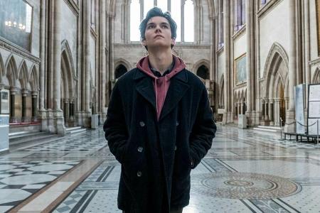 Der britische Shooting-Star Fionn Whitehead spielt Adam in 