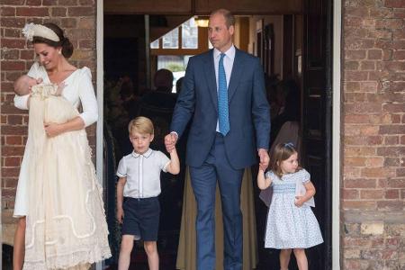 Die Fotos von der Taufe des kleinen Prinz Louis am 9. Juli 2018 in der Kapelle des St James's Palace in London sind fast per...