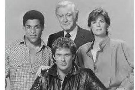Das ganze Team mit Michael, Wilton Knight, Devon Miles und Technikerin Dr. Bonnie Barstow.