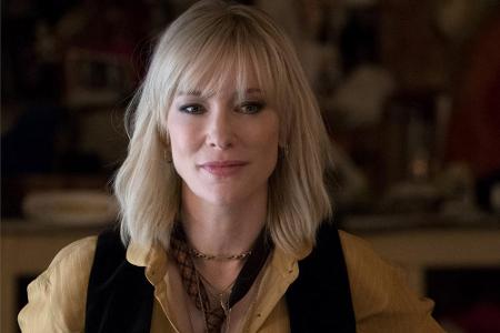 Für den Diamanten-Raub bei der Met Gala holt sie als Erstes Kleinganovin Lou Miller (Cate Blanchett) ins Boot.