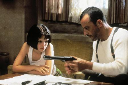 Ein kleines Mädchen (Natalie Portman) muss in Ein kleines Mädchen (Natalie Portman) muss in