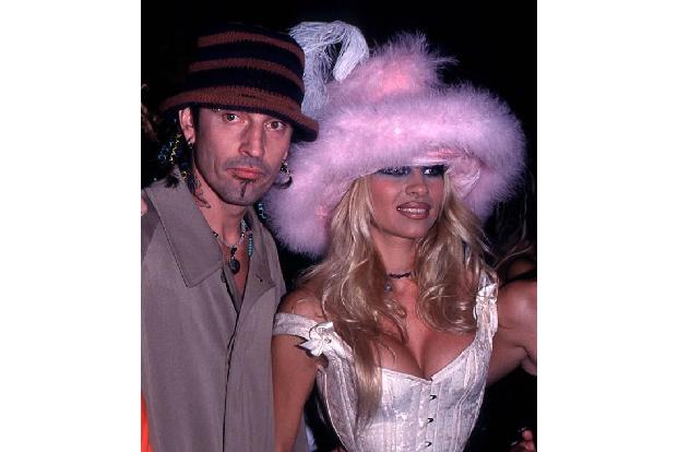 ...Spitzenreiter in Sachen Blitzehe sind Baywatch-Babe Pamela Anderson und Rocker Tommy Lee. Die beiden gaben sich nach nur ...
