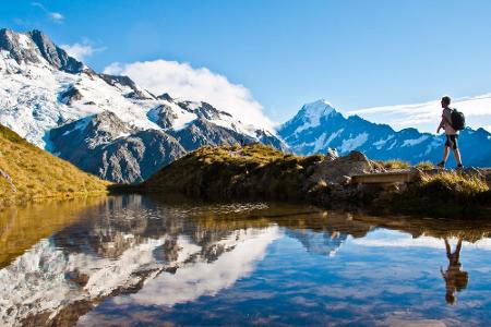 Zu den Highlights der Südinsel zählt hingegen zweifellos der höchste Berg des Landes, der Mount Cook. Der Weg zur 3724 Meter...