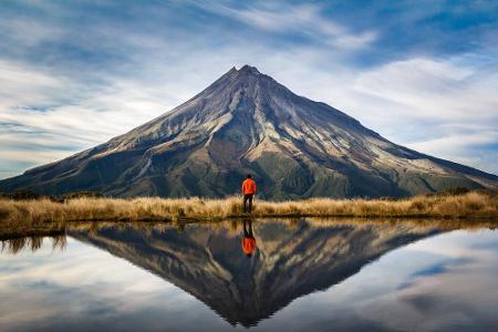 ... Vulkanen wie dem Mount Taranaki. Wanderer können sich dem gut 2500 Meter hohen Koloss relativ gefahrlos nähern, sein let...