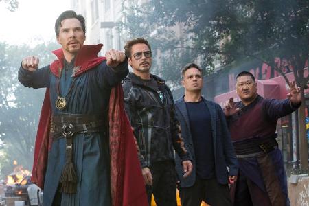 Unterstützung bekommt Tony Stark unter anderem von Stephen Strange alias Doctor Strange (Benedict Cumberbatch, l.), Bruce Ba...