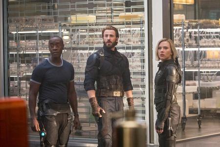 Captain America kann auf die Unterstützung von James Rhodes alias War Machine (Don Cheadle) und Black Widow (Scarlett Johans...