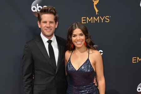 America Ferrera startete in das neue Jahr mit einer ganz besonderen Nachricht: Via Instagram bestätigte sie, dass sie und ih...