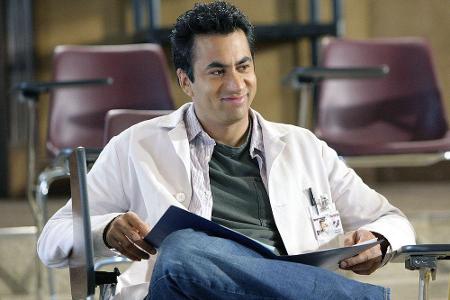 Kal Penn spielte den Arzt Lawrence Kuttner, bis Barack Obama dazwischenfunkte: Penn bekam die Gelegenheit, einen PR-Posten i...