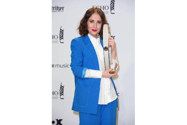 ...lieferte uns Alice Merton mit ihrem Hit 'Roots'. Die gebürtige Deutsche, die in Kanada aufwuchs und insgesamt elf mal umz...